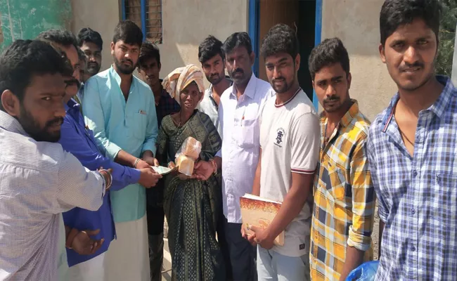 Facebook Friends Help to Poor Familes in Rapthadu Anantapur - Sakshi