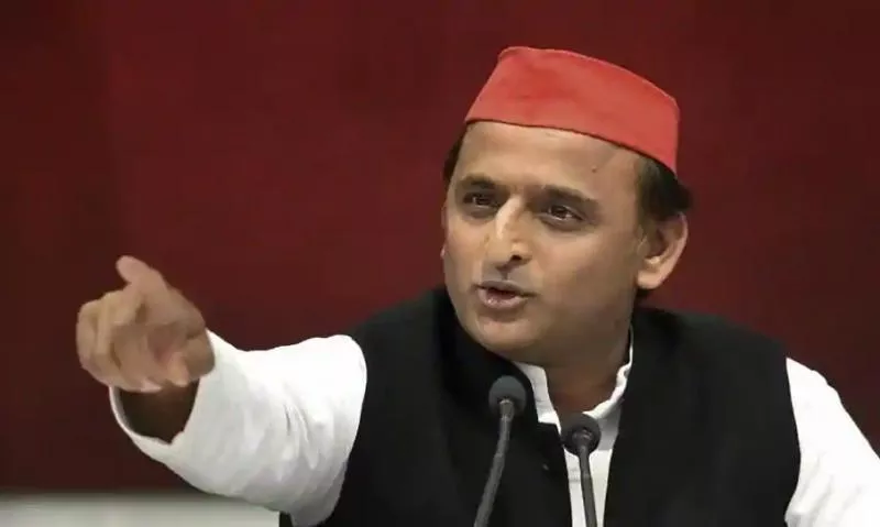 Akhilesh Yadav cleared 13 mining leases on a single day - Sakshi