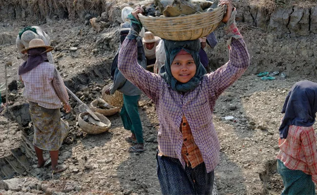 Child Labor Cases In Mahabubnagar - Sakshi