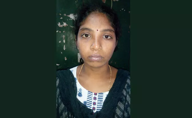 Women Thief Arrest in Visakhapatnam - Sakshi