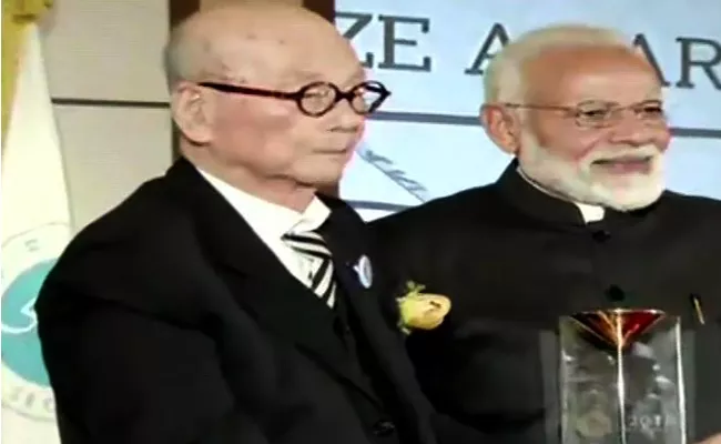 Narendra Modi awarded with Seoul Peace Prize - Sakshi