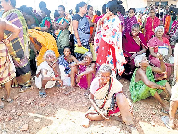 Three elderly people dead with Chandrababu Campaign - Sakshi