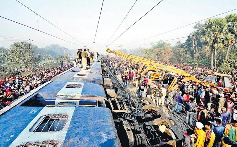 seemanchal express accident in six killed - Sakshi
