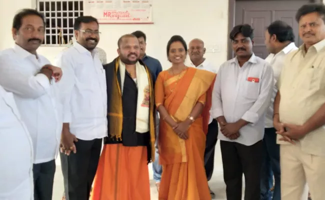 Chengala Vijayalakshmi Independent Candidate Payakaraopeta - Sakshi