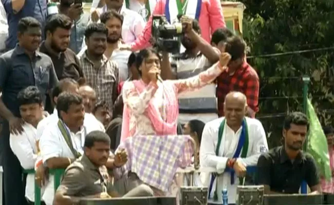 YS Sharmila Road Show At Vijayawada West Constituency - Sakshi