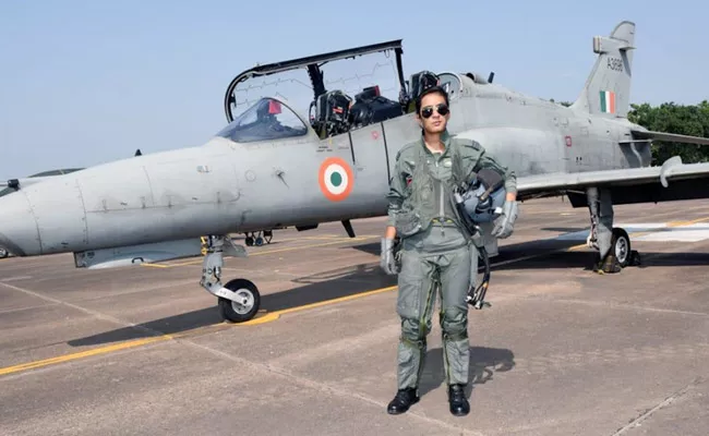 Mohana Singh Became First Woman Fighter Pilot To Fly Hawk Jet Aircraft - Sakshi