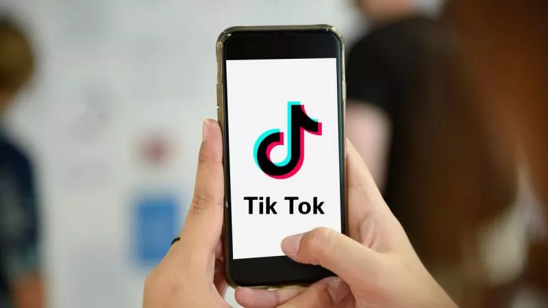 People Are Addicted To Tik Tok App - Sakshi