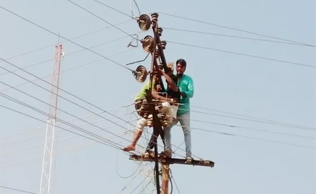 Private Electricians Are Working In The Place Of Govt Electricians In Nizamabad - Sakshi