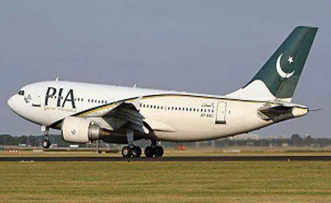 Woman On Pakistan Airlines Flight Opens Emergency Exit Door Thinking It Toilet - Sakshi