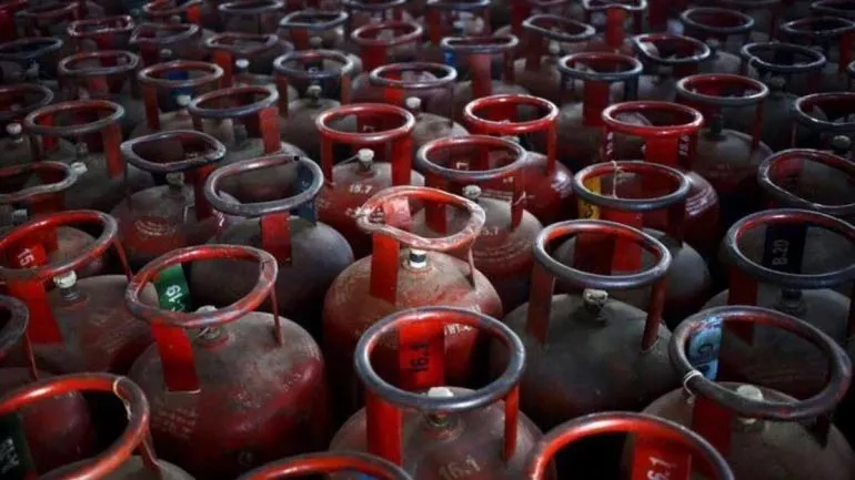 Non-subsidised LPG cylinders to be cheaper by Rs 100  - Sakshi