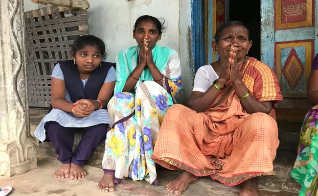 Telangana Government have To Protect  Gulf Victims Of  Aadilabad - Sakshi