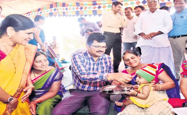 Sangareddy District Collector Launched Grama Aarogya Vedika Programme At Narsapur - Sakshi