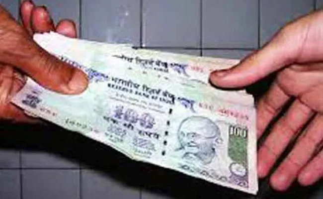 VRO Suspended For Take Bribe From Former In Guntur - Sakshi