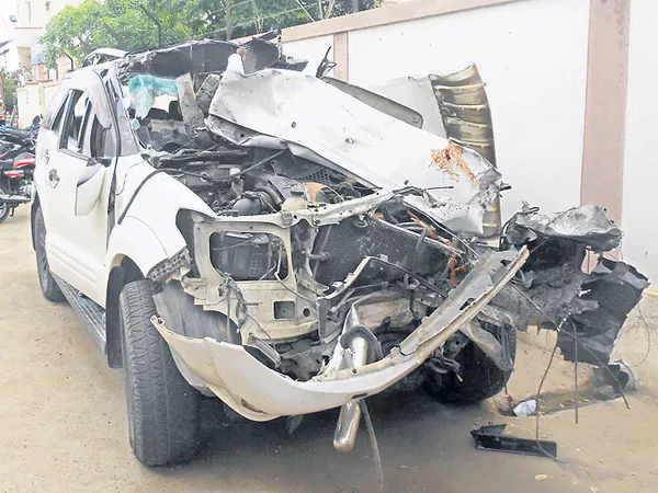 Five dead in Worst road accident - Sakshi