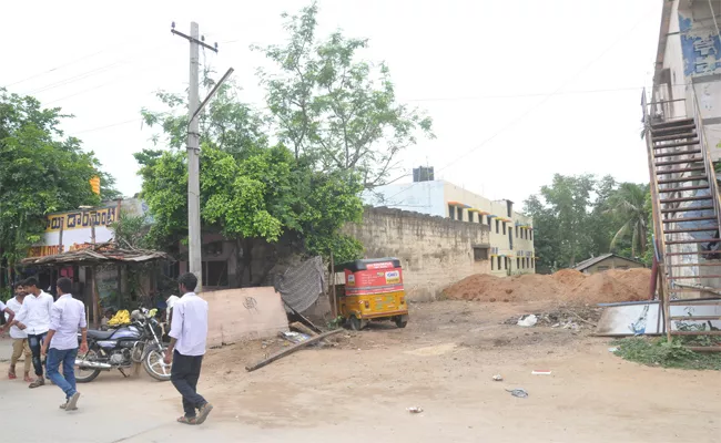 Municipal land Occupied In Chittoor - Sakshi