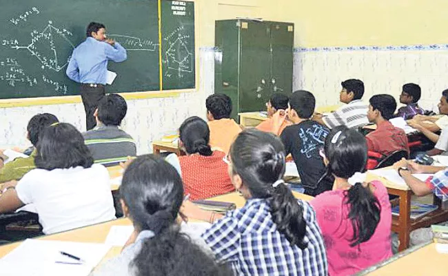 Lectures Shortage In AP Government polytechnic - Sakshi