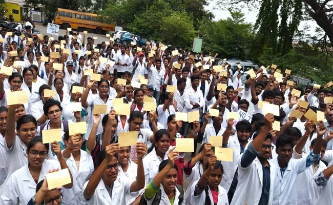 Visakhapatnam Doctors Protest For Cancellation Of NMC - Sakshi