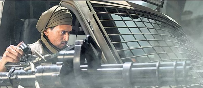 Tiger Shroff introduces Gatling gun to Bollywood - Sakshi