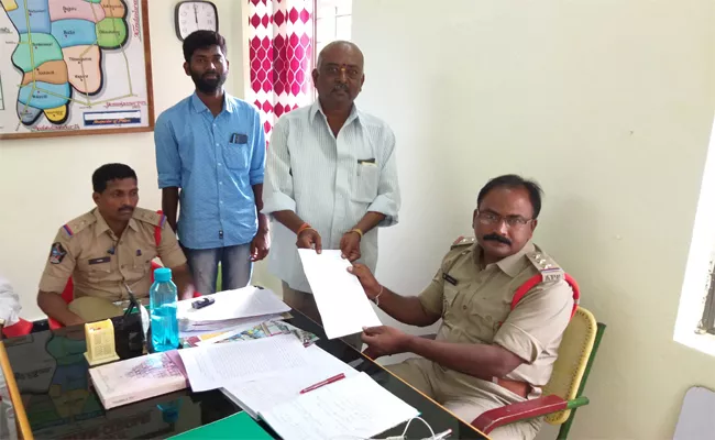 Officers Committing Irregularities In Mantralayam Sri Raghavendra Swamy Temple - Sakshi