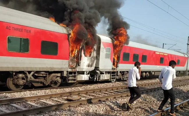 Two Coaches Of Telangana Express Catch Fire In Delhi - Sakshi