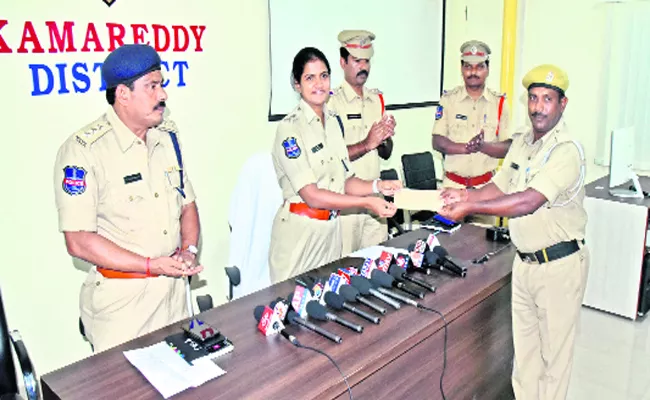 Kamareddy Police Arrested Thieves Who Targets On Temple Hundies - Sakshi