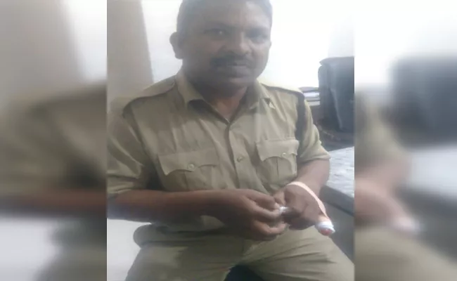 Drunk Handicapped Bites Finger Of Constable In khammam - Sakshi