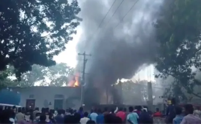 Fire Accident In Vanasthalipuram Tire Godown - Sakshi