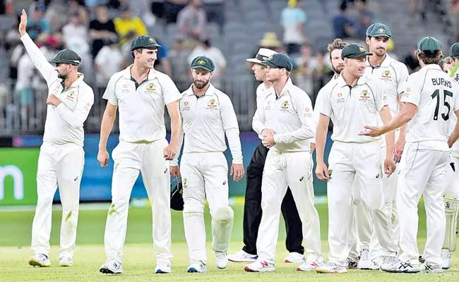 Australia Beat New Zealand By 296 Runs In First Test - Sakshi