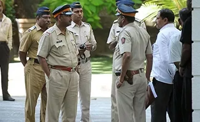 Police solve 7-month-old murder case using shirt button - Sakshi