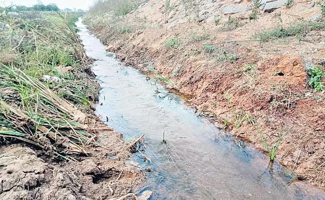 Kandikatkoor Village People Fear On Mid Manair Dam Fresh Leaks - Sakshi