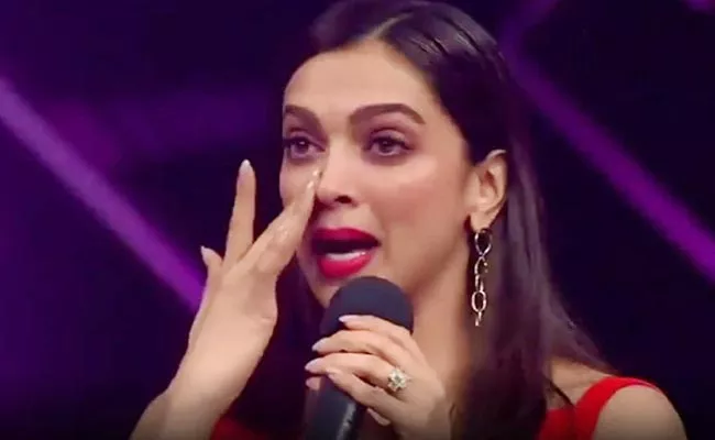 Deepika Padukone Gets Emotional On Dance Show Stage - Sakshi