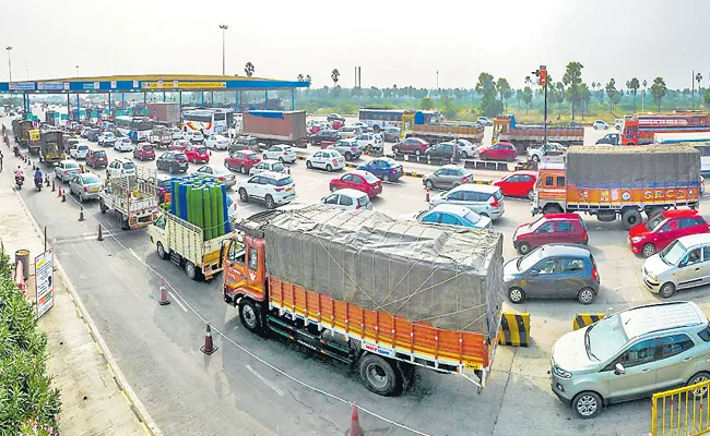 Heavy Traffic Started On Highways Due To Festival In Telangana - Sakshi
