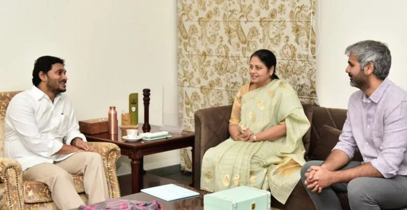 YSRCP Leader Jayasudha Meets CM YS Jagan Mohan Reddy - Sakshi