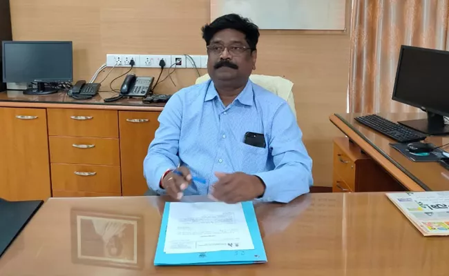 V Balakrishnan Take Charge As Regional Officer Of CBFC - Sakshi