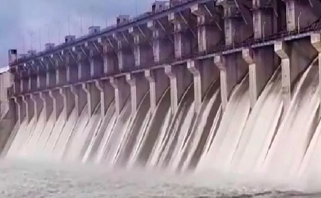 Telangana Government Focused On Mid Manair Dam Condition - Sakshi