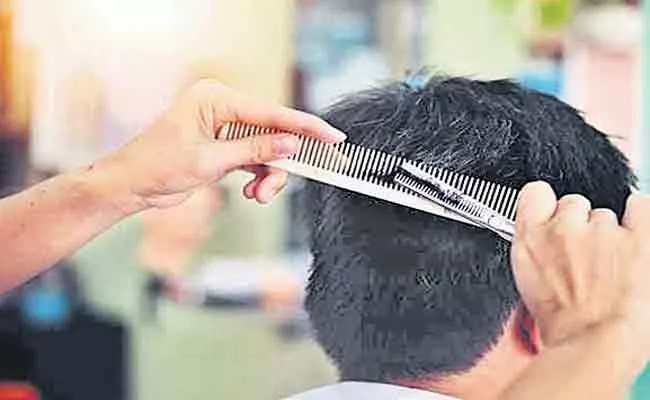 Madhya Pradesh Man Gives Minister Haircut For Barber Shop - Sakshi