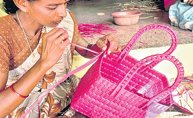 Palm Leaf Cottage Industry In Andhra Pradesh - Sakshi