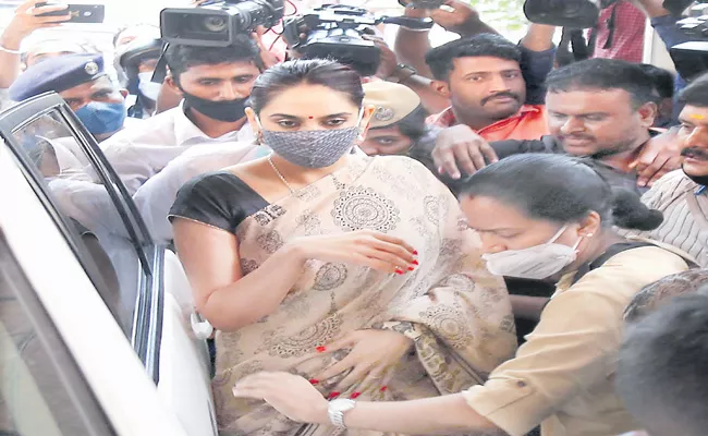 Kannada actress Ragini arrested in Sandalwood drug case - Sakshi