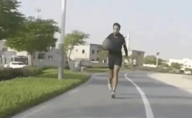 Man Runs Fastest Mile While Dribbling Basketball Guinness World Record - Sakshi