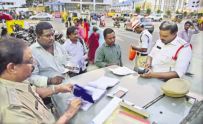 Increase in fines for traffic violations in AP - Sakshi