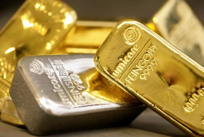 Gold and Silver prices weaken in MCX, New York Comex - Sakshi