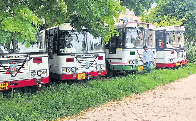 TSRTC Facing Rented Buses Problem Over Corona Lockdown - Sakshi