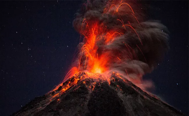 Hernando Rivera Shares lava volcano In Mexico - Sakshi