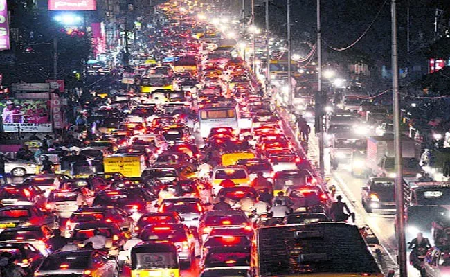 Heavy Traffic Jam On Hyderabad Roads - Sakshi
