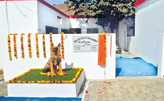Muzaffarnagar Police Pays Tribute To Super Cop Dog Tinky - Sakshi