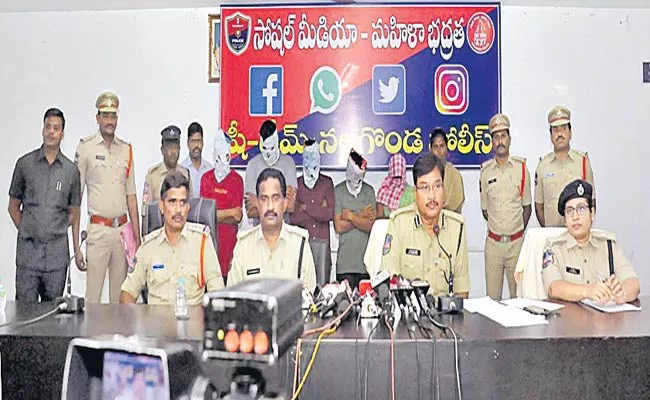 Gang Engaged In Fraudulent Life Insurance Claims By Killing People Held In Telangana - Sakshi