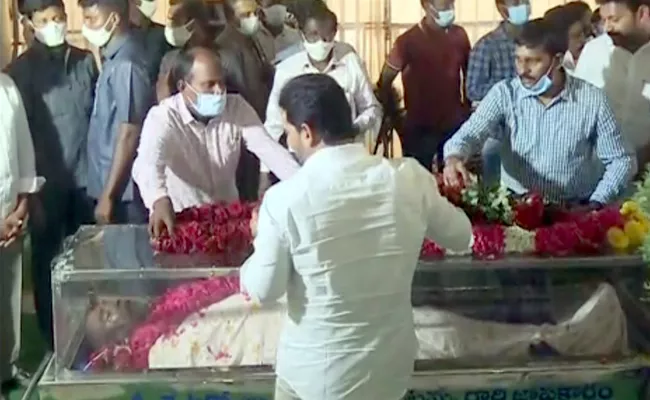 CM YS Jagan Pays Tribute To Venkatasubbaiah - Sakshi