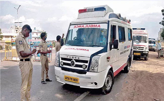 Telangana Cops Stop Covid 9 Patients in Ambulances From Border States - Sakshi
