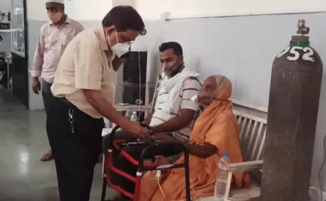 Maharashtra: 76 Years Old Woman Wake Up Before Cremation - Sakshi