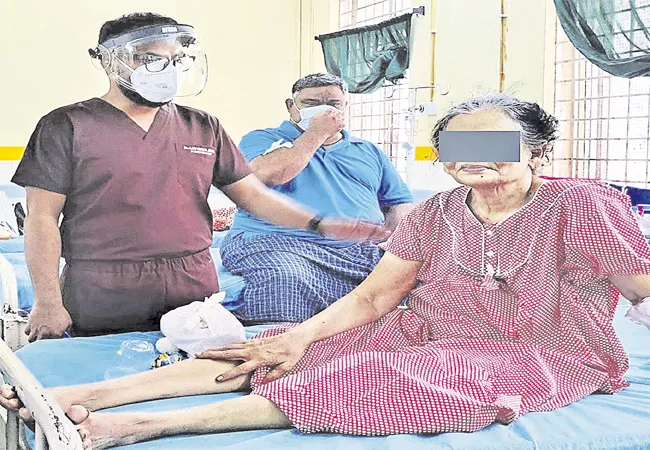 Hyderabad: Covid Patient Tried Eliminate Herself Rescued Gandhi Hospital - Sakshi